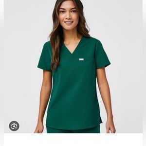 Figs Hunter Green Catarina Scrub top